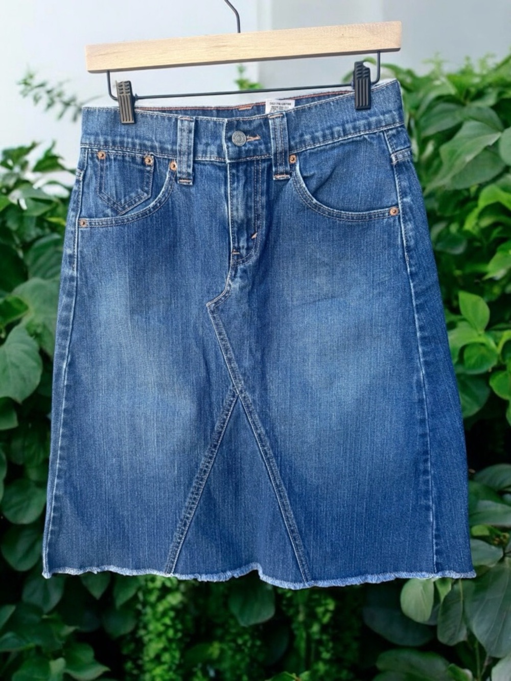 Levi’s Denim Raw Hem Skirt Size 4